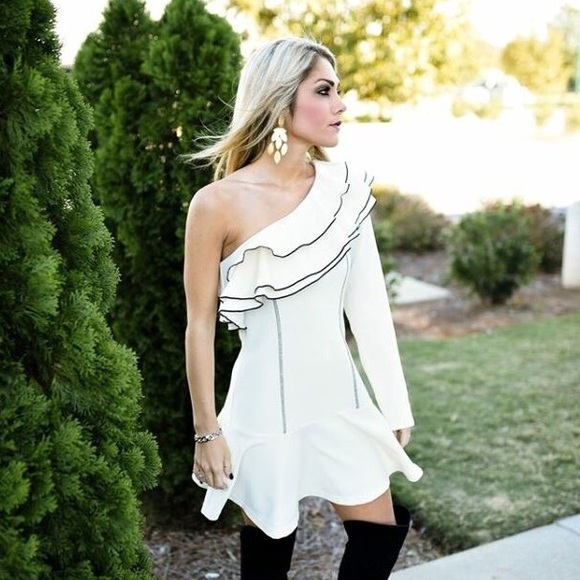 Meet your Posher 🙋‍♀️ Hi! I’m Kali! - Picture 8 of 8